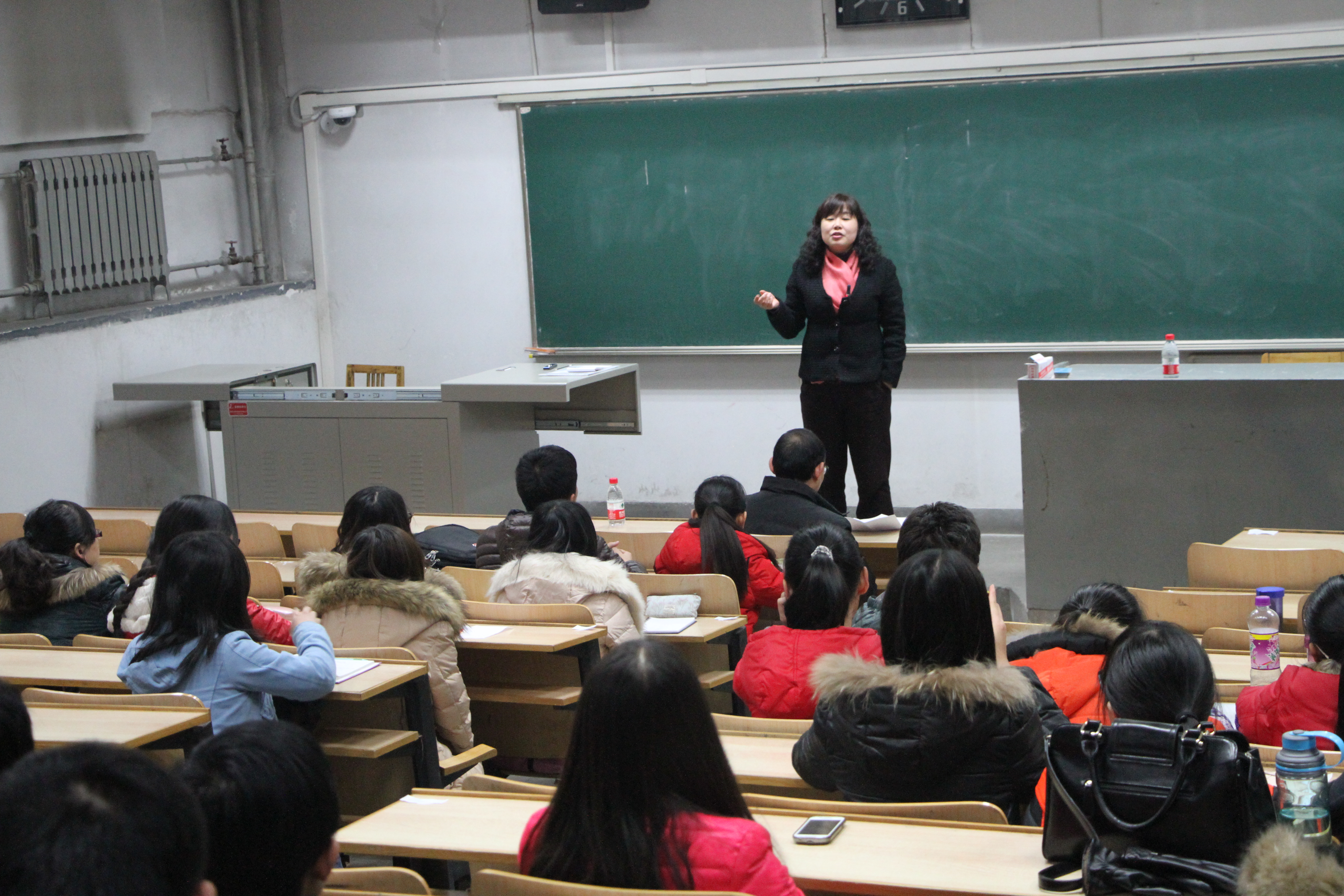            上海外国语大学博士生导师张雪梅教授来公司进行学术交流 